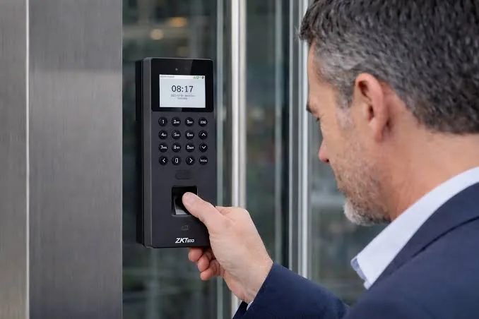 Control de acceso biométrico